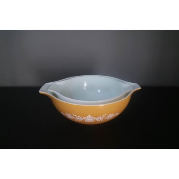 Vintage Pyrex Set of 2 #443 #444 Cinderella Mixing Bowls - Picture 7 of 9